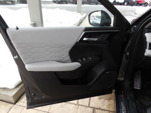 New 2026 Mitsubishi Outlander SEL image 19