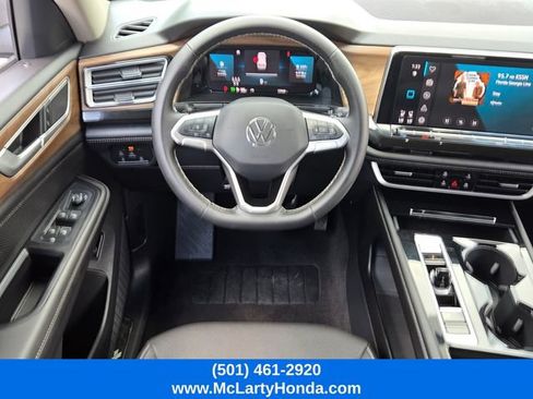 Used 2025 Volkswagen Atlas SE FWD image 12