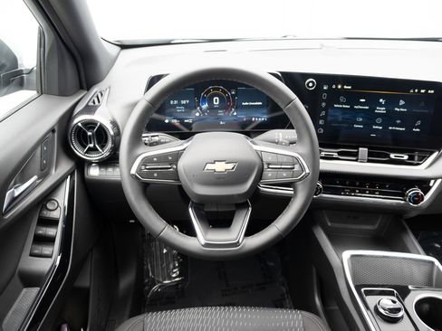New 2026 Chevrolet Equinox LT w/ Safety and Technology Package AWD/4WD image 2