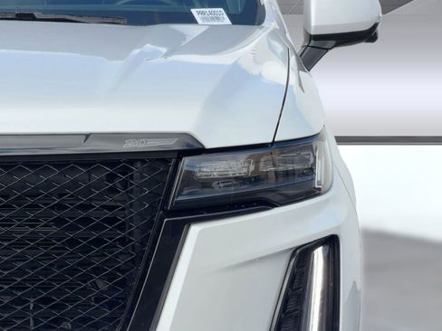 Certified 2024 Cadillac Escalade V w/ Heavy-Duty Trailer Package image 9