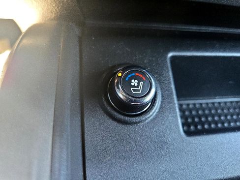 Used 2020 Nissan Titan Platinum Reserve image 22