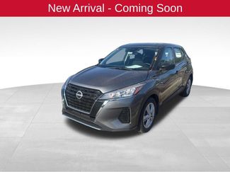 Used 2025 Nissan Kicks Play S video 1