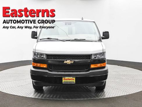 Used 2021 Chevrolet Express 3500 w/ Driver Convenience Package RWD image 2