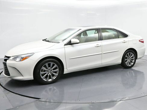 Used 2017 Toyota Camry XLE image 3