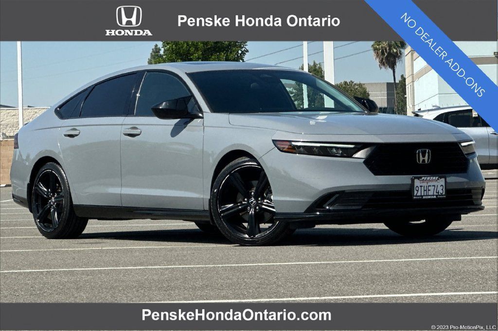 Used 2025 Honda Accord Sport image 1