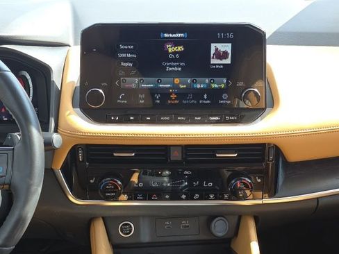 Used 2022 Nissan Rogue Platinum w/ Head-Up Display Package image 15