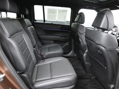 Used 2024 Hyundai Santa Fe Calligraphy image 9