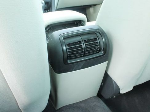 Used 2008 Saab 9-3 2.0T w/ Moonroof Package FWD image 28