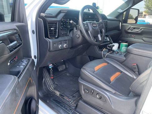 Used 2024 GMC Sierra 1500 AT4 w/ Technology Package AWD/4WD image 5