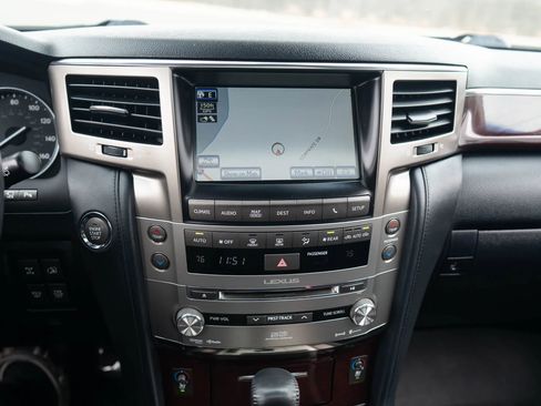 Used 2015 Lexus LX 570 4WD image 31