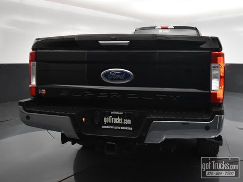 Used 2017 Ford F350 XLT w/ XLT Premium Package image 5