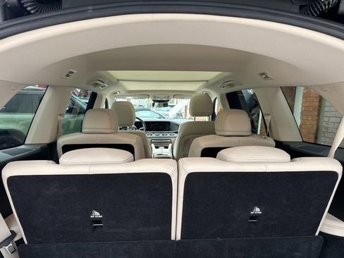 Used 2025 Mercedes-Benz GLS 450 4MATIC image 9