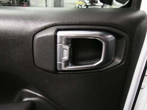 Used 2024 Jeep Gladiator Mojave w/ Technology Group AWD/4WD image 22