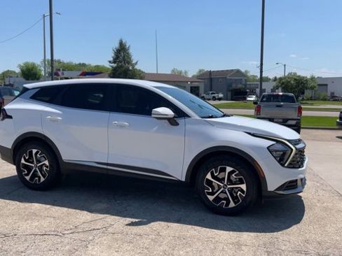 Used 2023 Kia Sportage EX FWD image 2