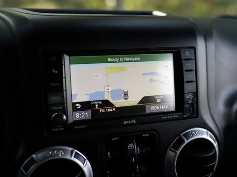 Used 2016 Jeep Wrangler Unlimited Rubicon w/ Connectivity Group image 14