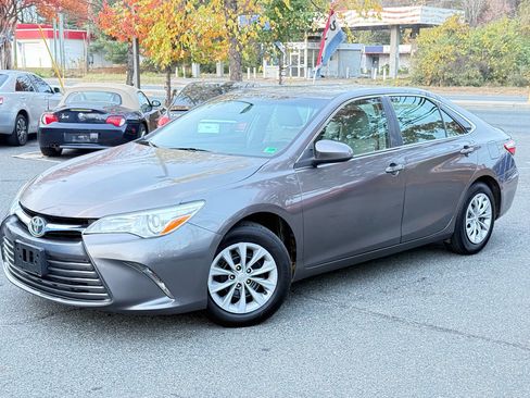Used 2015 Toyota Camry LE image 3