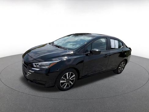 Used 2025 Nissan Versa SV FWD image 8