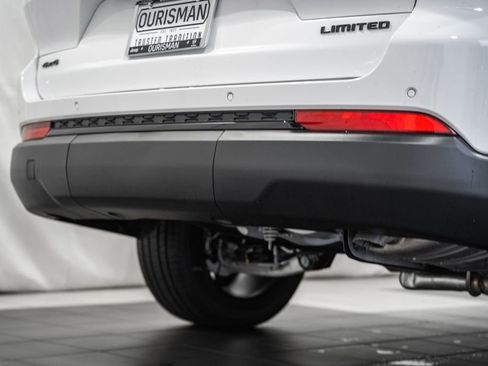 New 2025 Jeep Grand Cherokee L Limited w/ Luxury Tech Group II image 9