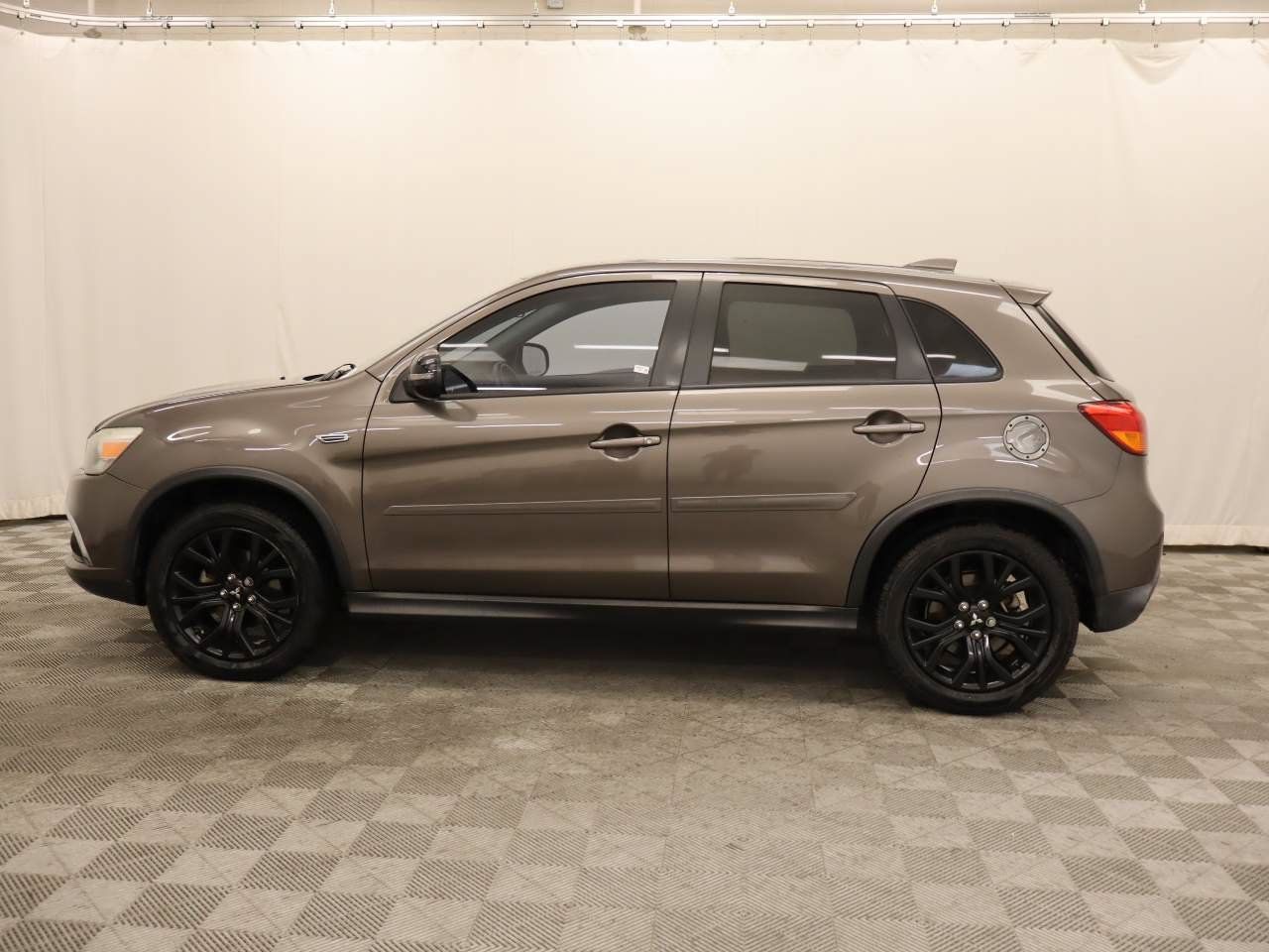 Used 2017 Mitsubishi Outlander Sport LE FWD image 2