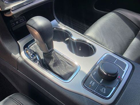 Used 2018 Jeep Grand Cherokee Limited AWD/4WD image 9