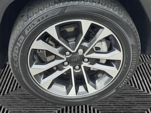 Certified 2022 Jeep Grand Cherokee L Overland w/ Luxury Tech Group IV image 10