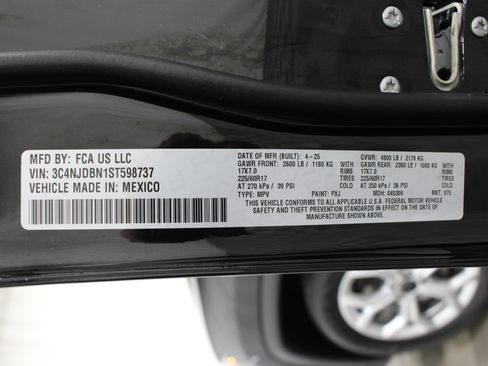 Used 2025 Jeep Compass Latitude AWD/4WD image 36