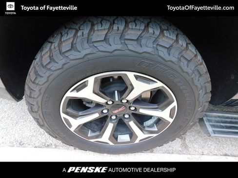 Used 2025 GMC Yukon AT4 Ultimate AWD/4WD image 8