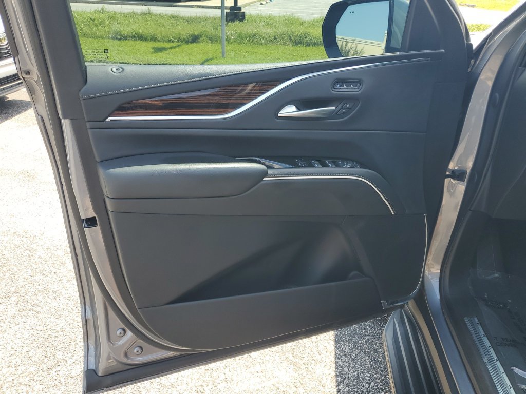 Used 2021 Cadillac Escalade Premium Luxury RWD image 9