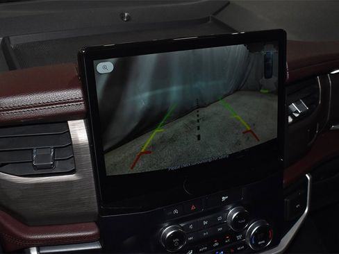 Used 2024 Ford Expedition Limited image 16