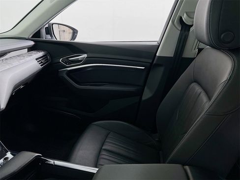 Certified 2022 Audi e-tron Premium Plus w/ Premium Plus Package image 25