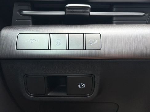 Used 2024 Hyundai Kona SEL w/ Convenience Package FWD image 3