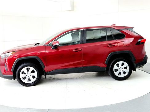 Used 2025 Toyota RAV4 LE AWD/4WD image 3