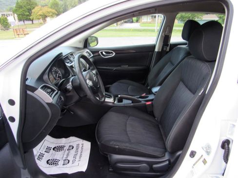 Used 2019 Nissan Sentra SV FWD image 4