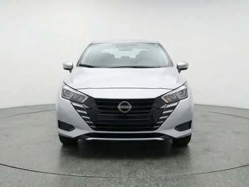 Used 2025 Nissan Versa SV image 2
