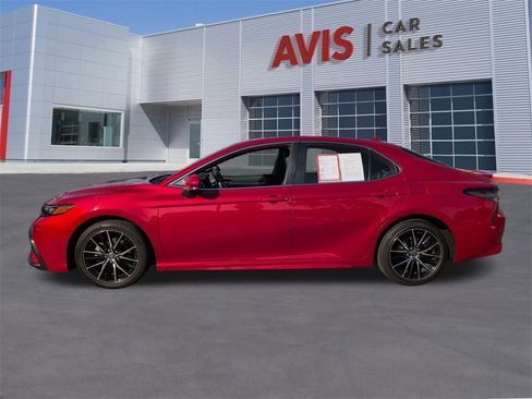 Used 2024 Toyota Camry SE image 10