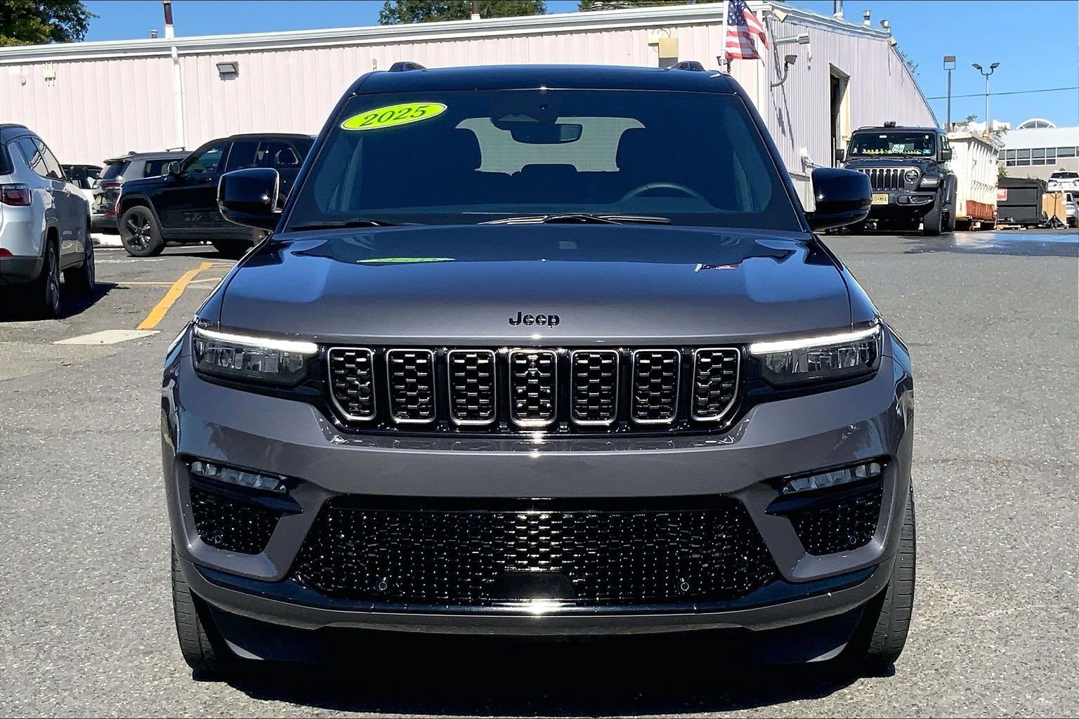 Certified 2025 Jeep Grand Cherokee Summit w/ Obsidian Package AWD/4WD image 3