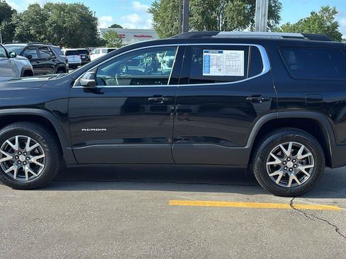Certified 2023 GMC Acadia SLT w/ Technology Package FWD image 4
