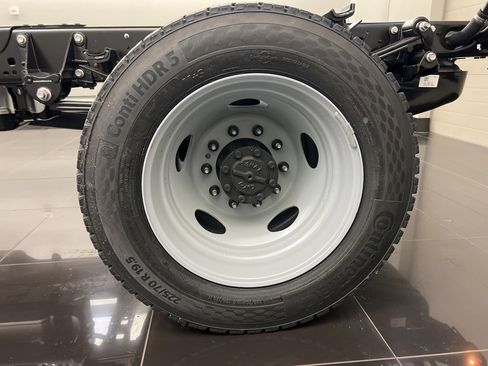 New 2025 Ford F550 4x4 Regular Cab Super Duty image 7