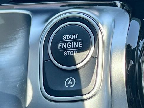 Certified 2025 Mercedes-Benz GLB 250 4MATIC image 37
