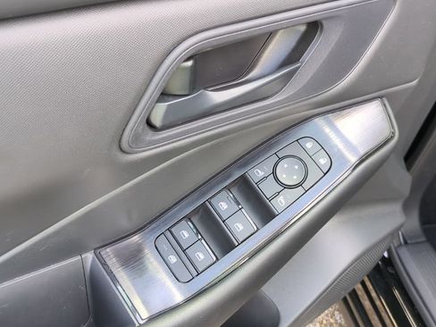 Used 2026 Nissan Rogue S FWD image 12