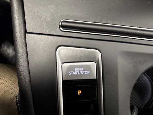 Used 2025 Volkswagen Atlas Cross Sport SE image 20