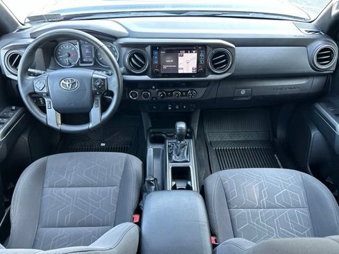Used 2018 Toyota Tacoma TRD Sport AWD/4WD image 38
