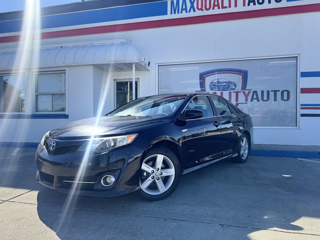 Used 2012 Toyota Camry SE FWD image 2