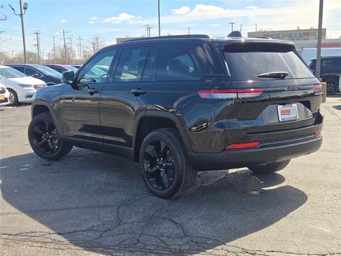 Certified 2024 Jeep Grand Cherokee Altitude AWD/4WD image 17
