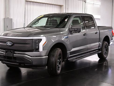 Used 2025 Ford F150 Lightning XLT image 4