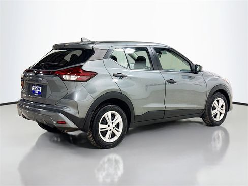 Used 2021 Nissan Kicks S image 7