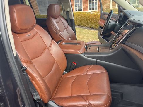 Used 2019 Cadillac Escalade ESV Luxury w/ LPO, Escalade Noir Package image 36