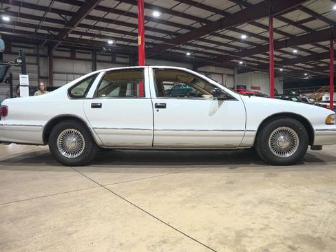 Used 1996 Chevrolet Impala SS RWD image 10