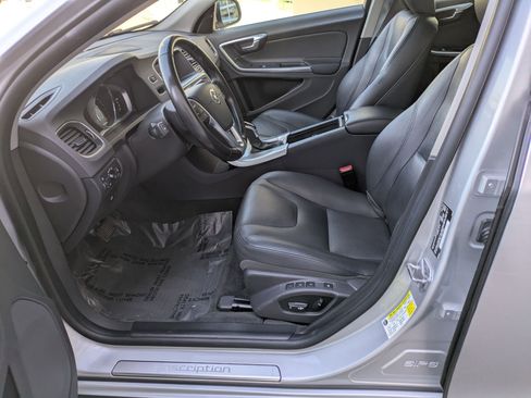 Used 2018 Volvo S60 T5 Inscription image 15