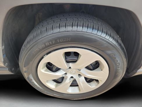 Used 2021 Toyota RAV4 LE image 19